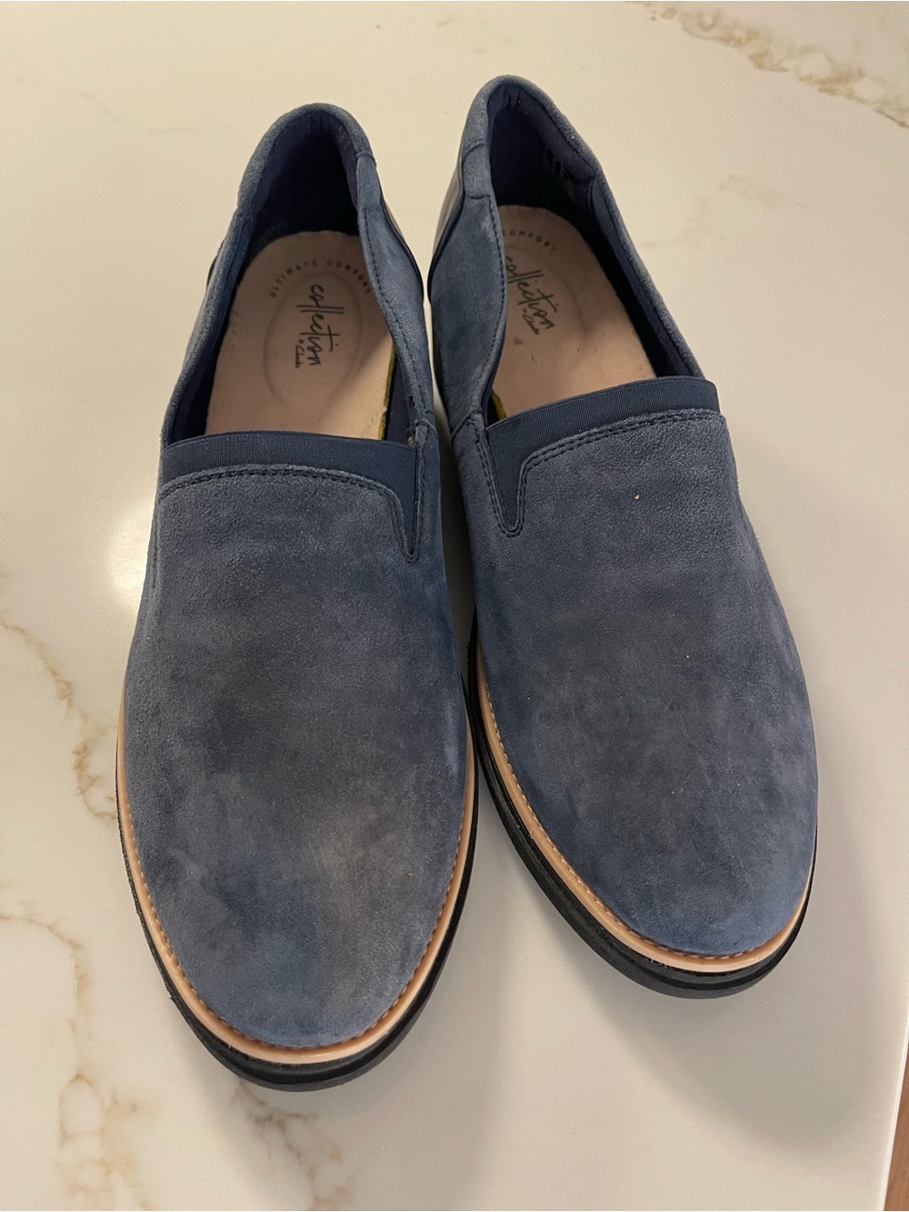 Clarks women’s Navy Suede Slip-On Loafers sz 12M